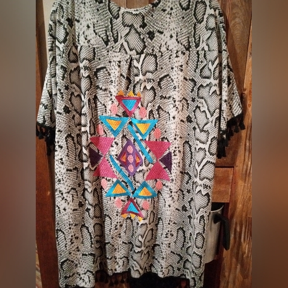 Southern Stitch Multicolor Geometric Print Snake Pattern Tunic - Picture 1 of 7